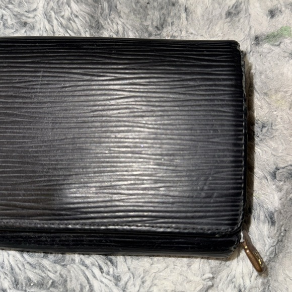 Men’s Or Women’s Louis Vuitton Black Epi compact Wallet! Vintage piece and clean - Picture 3 of 12